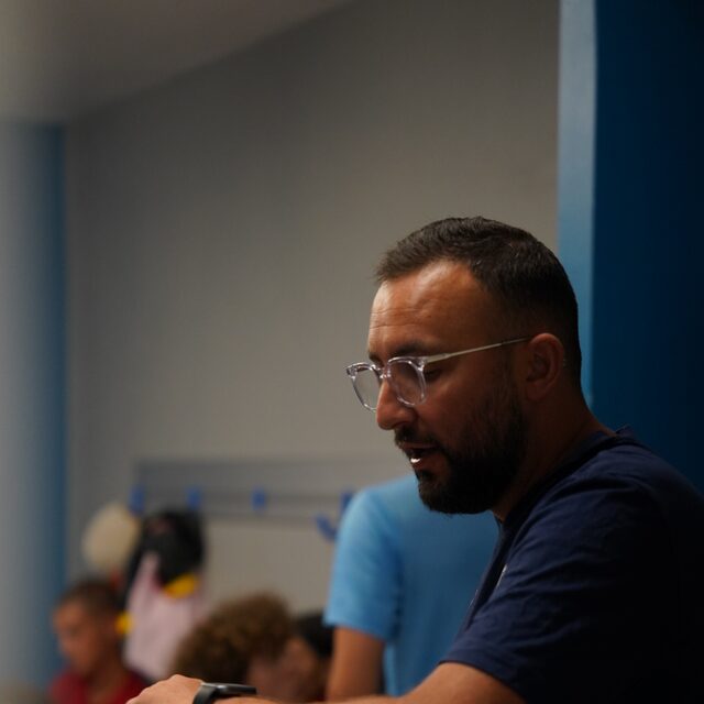 Causerie de l'entraîneur dans le vestiaire